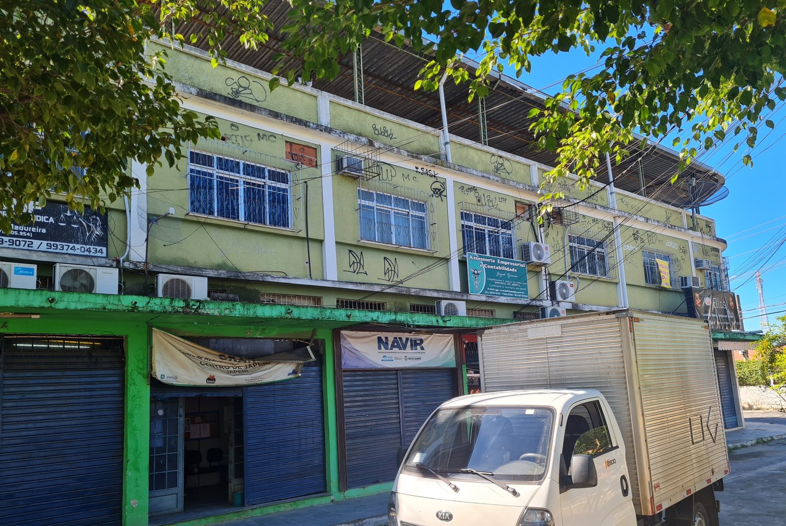 Vencedora de uma licitação de R$ 6,8 milhões em Itatiaia, consta como sediada numa pequena sala em Japeri e o número do telefone de contato que aparece em seu cadastro é o mesmo de um escritório de contabilidade