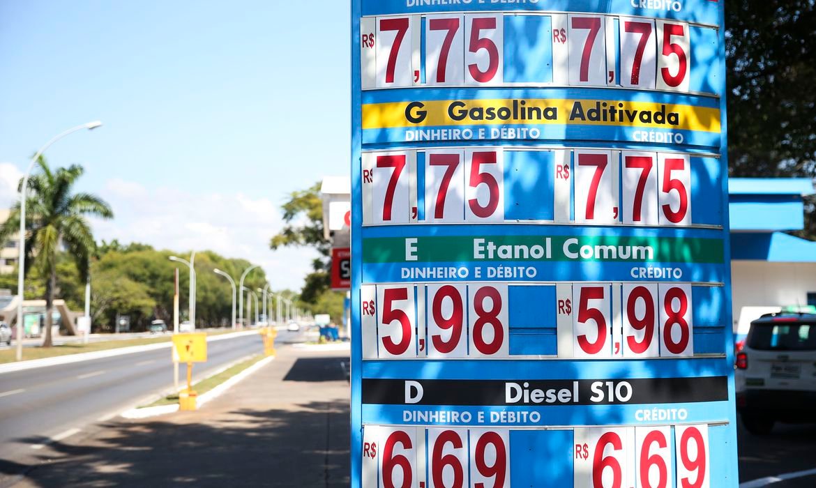 Petrobras anuncia queda na gasolina, diesel e gás de cozinha
