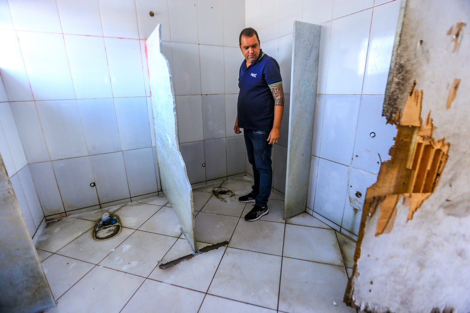 Vandalismo destrói banheiros da praça de Heliópolis